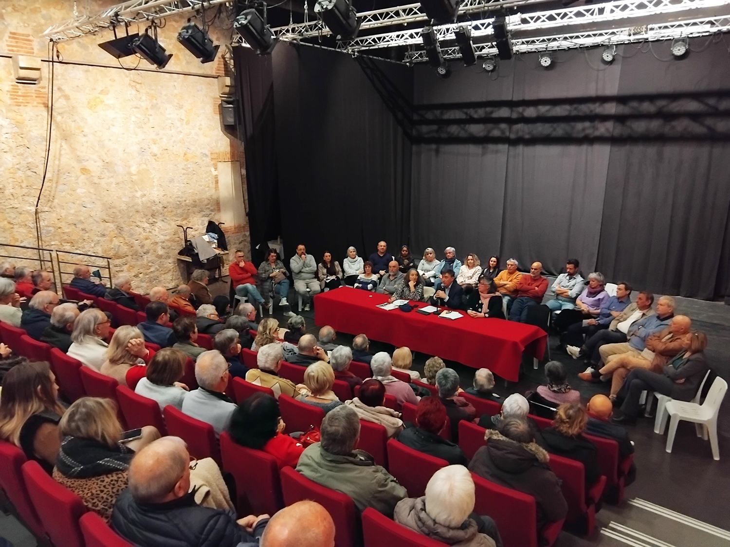 Alénya – Une réunion publique offensive