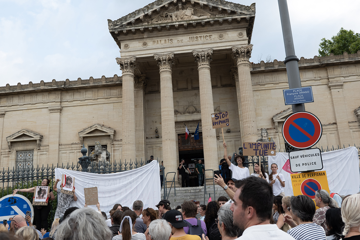 Lyhanna – Rassemblement important à Perpignan devant le tribunal